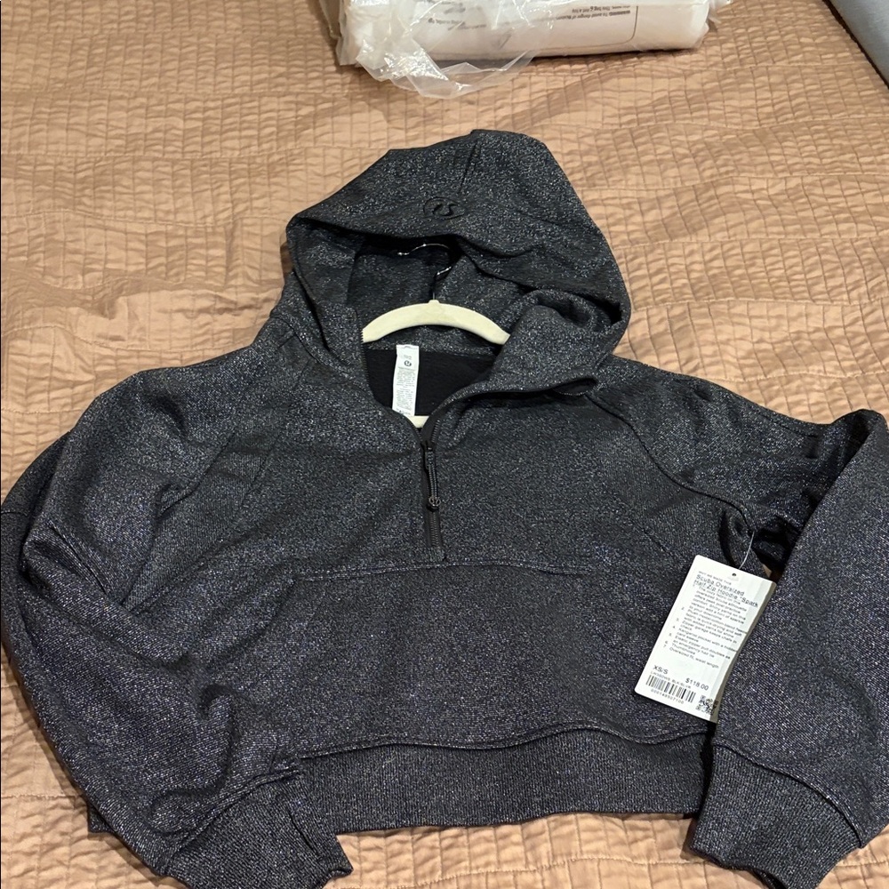 💗NWT Lululemon Scuba Half Zip Black and Silver Jacket💕